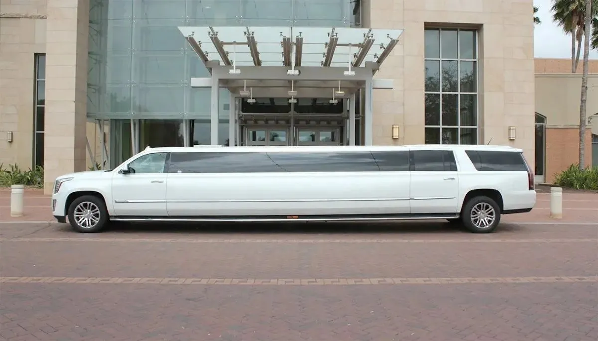 Escalade Limousines, black (8) Escalade Limousines, black (8)