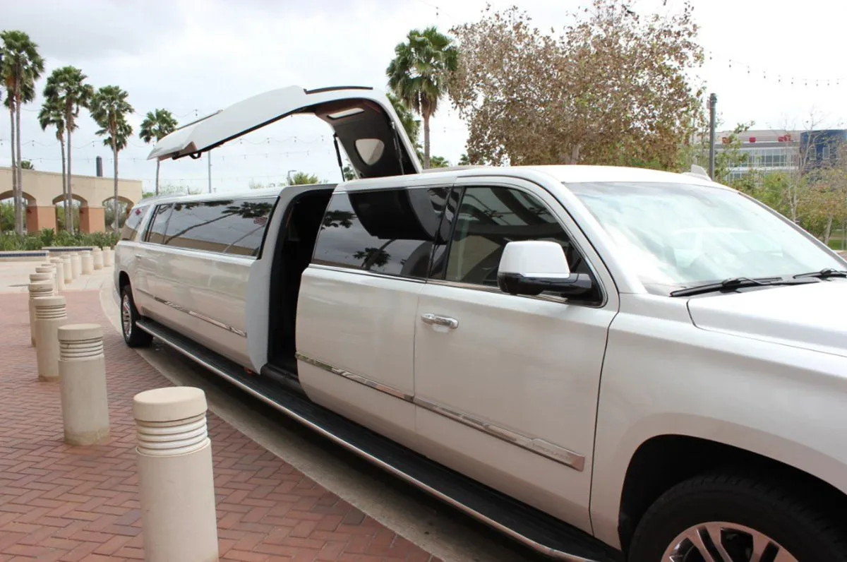 Escalade Limousines, black (2) Escalade Limousines, black (2)