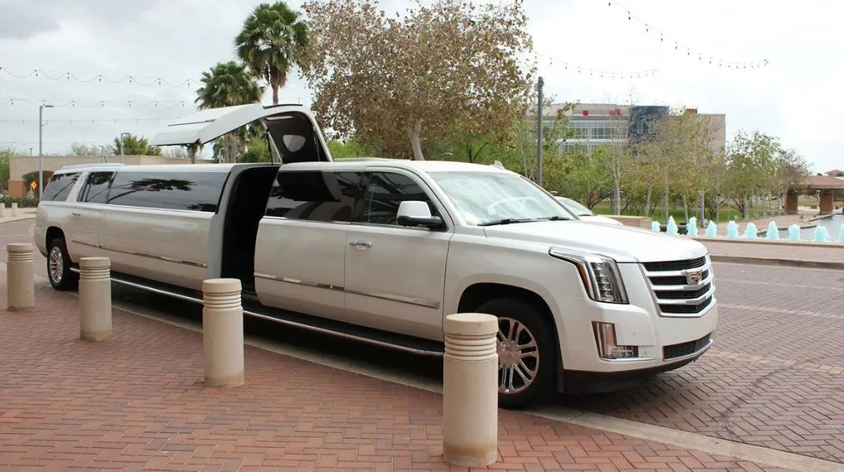 Escalade Limousines, black (3) Escalade Limousines, black (3)