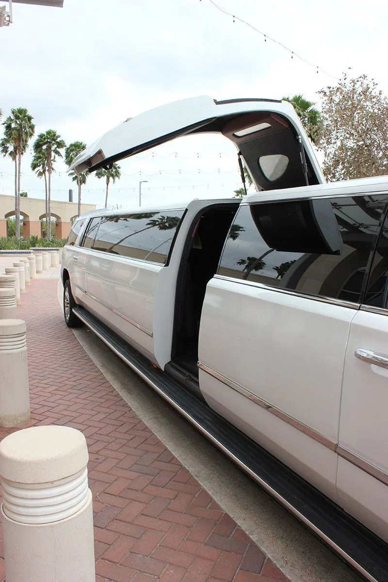 Escalade Limousines, black (11) Escalade Limousines, black (11)
