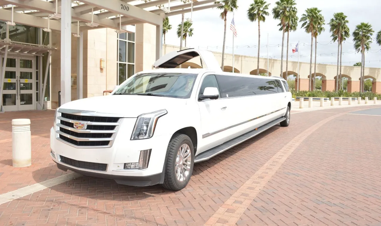 Escalade Limousines, black (6) Escalade Limousines, black (6)